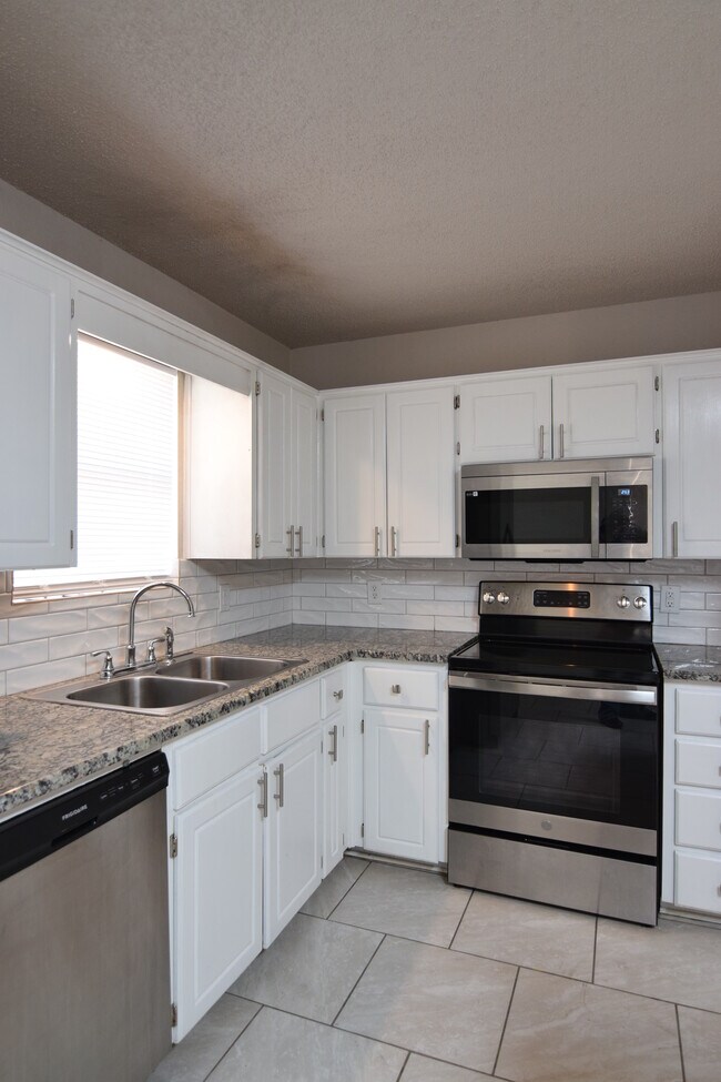 Foto del edificio - 4613 Hank Dr