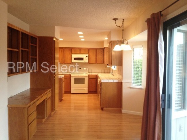 Building Photo - 616 Greystone Dr