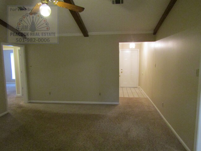 Building Photo - 6402 Lakewood Dr