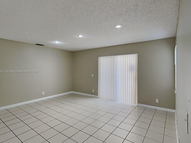 Building Photo - 9880 NW 5th Ct