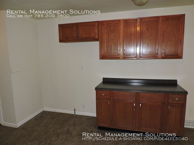 Building Photo - 3 bedroom in Topeka KS 66618