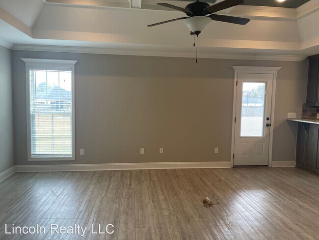 Foto del edificio - 3 br, 2 bath House - 17 Smith Dairy Rd