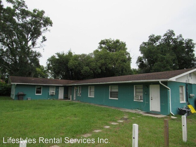 Foto del edificio - 7457-7465 Grant Ave