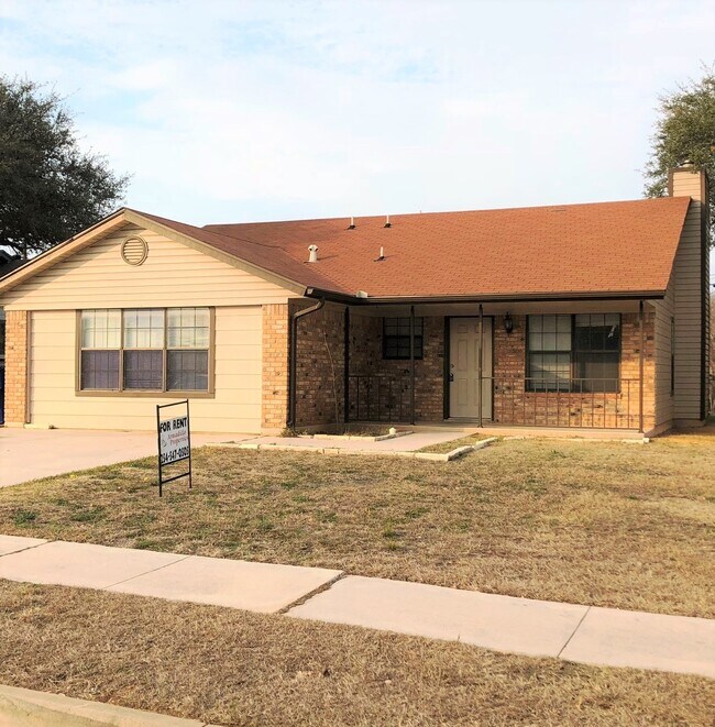 Building Photo - 306 Saddle Dr