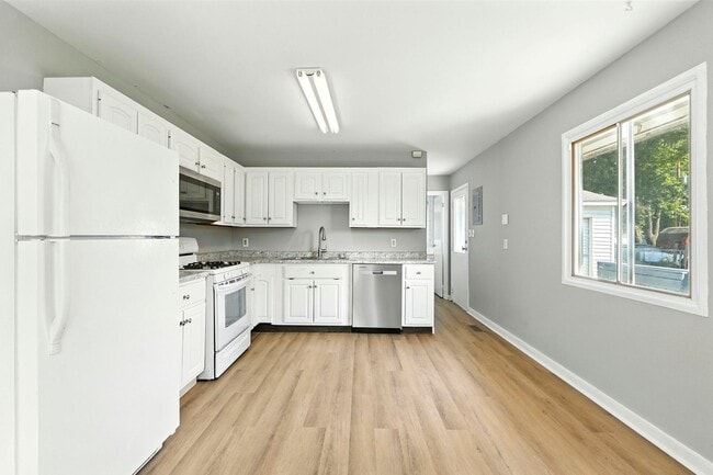 Building Photo - 3 bedroom home!