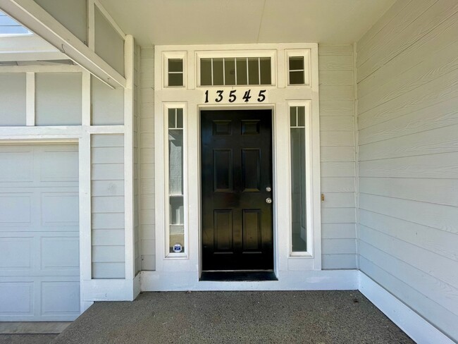 Building Photo - Charming 3 Bed, 2 Bathroom House in Clacka...