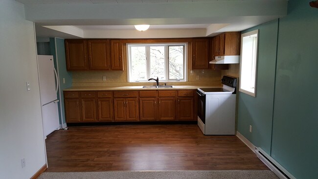 Building Photo - 10 E Campville Rd