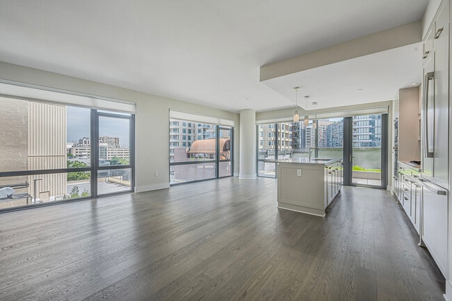 Living/Dining - 4960 Fairmont Ave