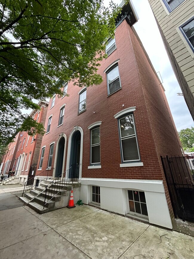 front of building - 2034 Green St