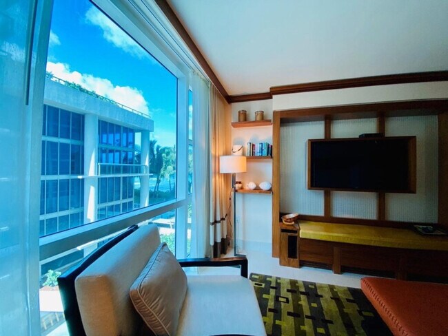 Foto del edificio - 6801 Collins Ave