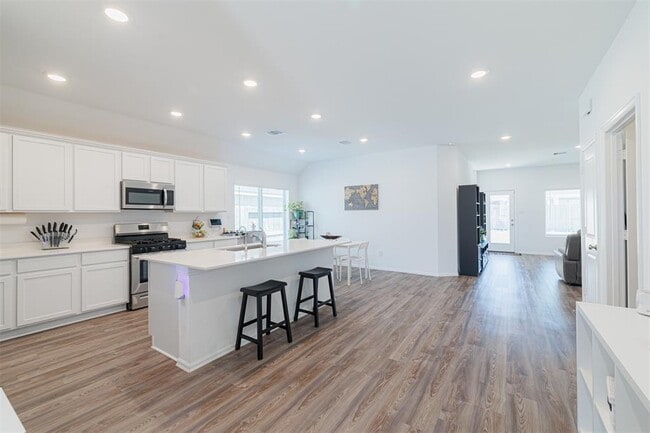 Building Photo - 31535 Beacon Cove Trl