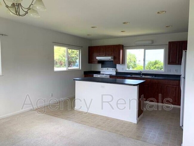 Building Photo - 2419 St Louis Dr
