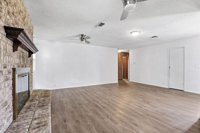Foto del edificio - Beauty in Burleson ISD