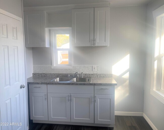 Building Photo - 9028 N 11th St