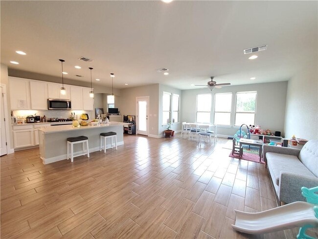 Building Photo - 13900 Ulivo Cove