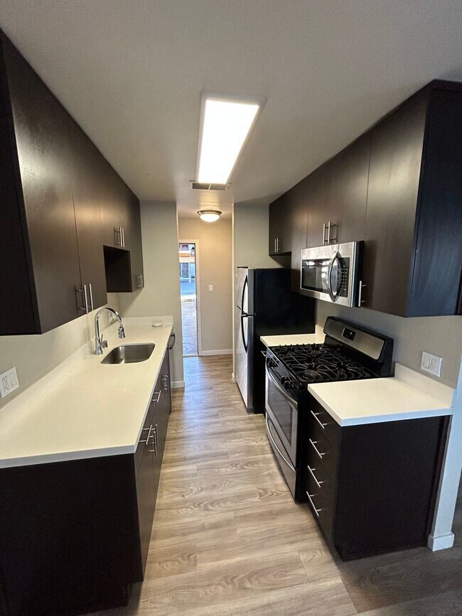 Foto del edificio - Riverbend Apartments — Where Comfort Meets...