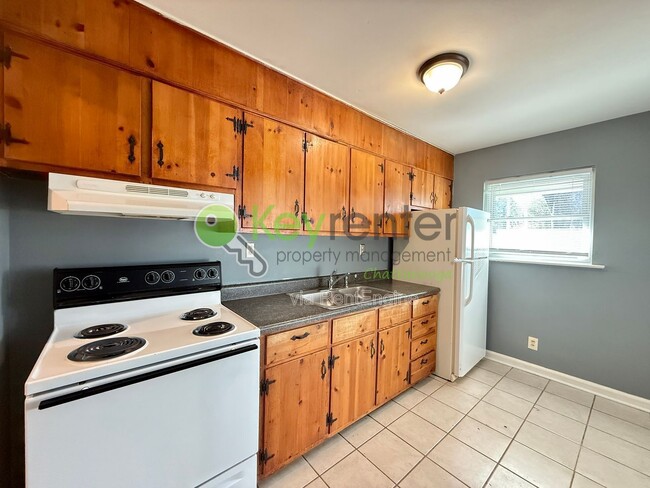 Building Photo - 221 Robert E Lee St