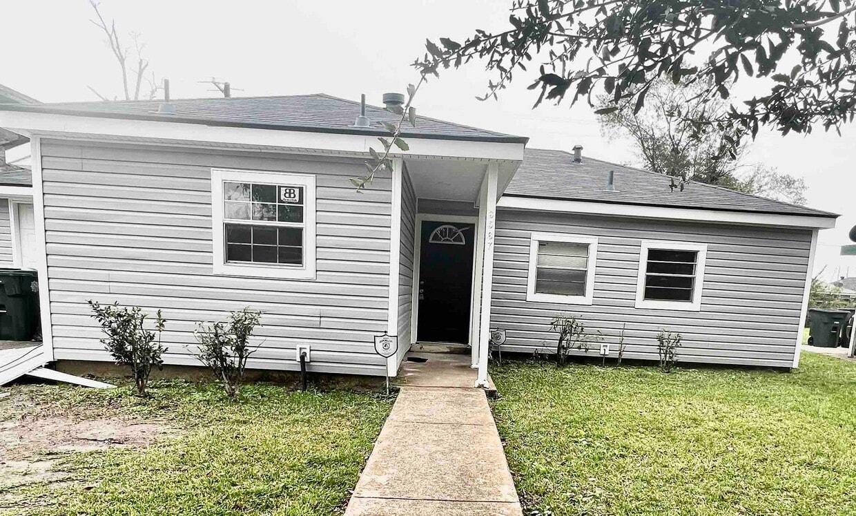 Primary Photo - 3567 Monroe St