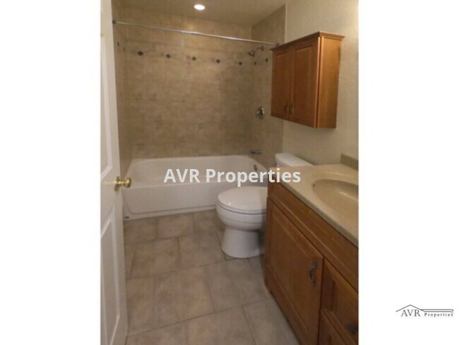 Building Photo - Beautiful single story, single family Live...