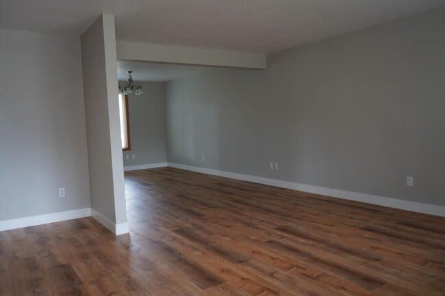 Building Photo - 6412 NE 78th Ave