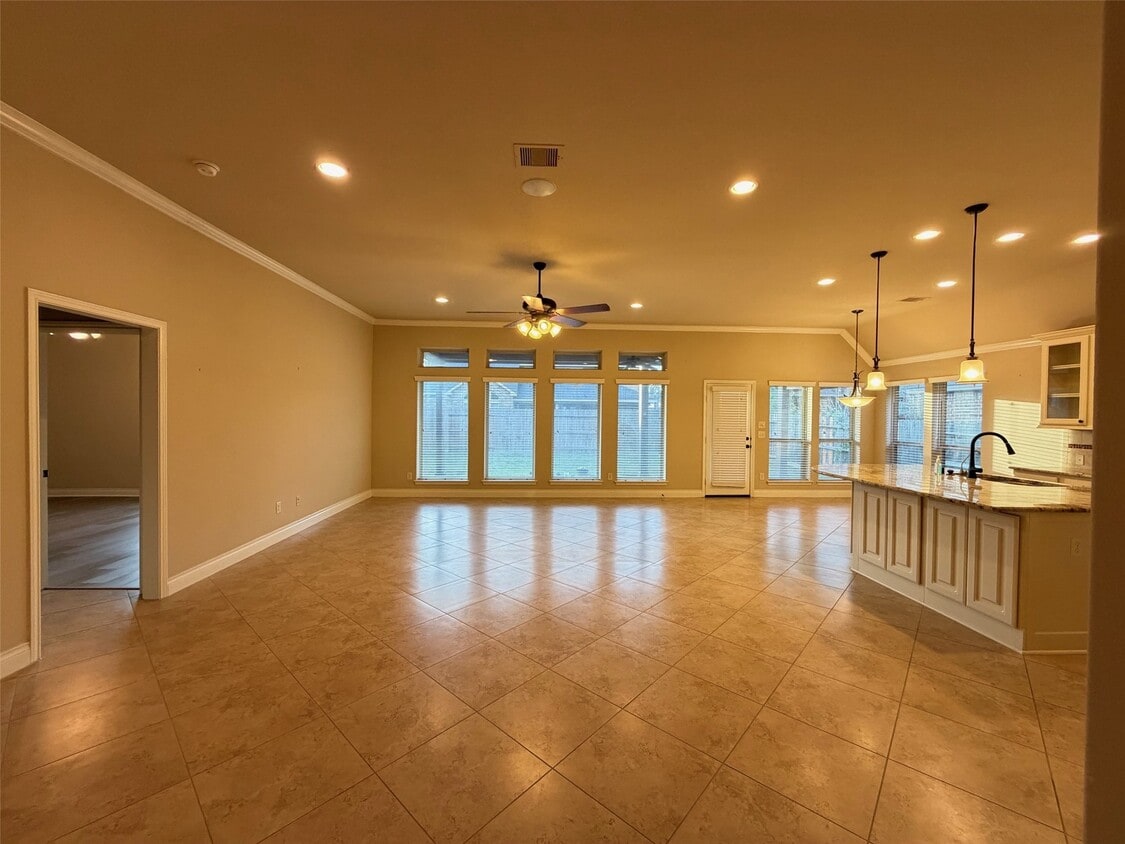 Building Photo - 2011 Lone Pine Ct