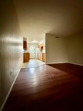 Building Photo - 825 E 5th St