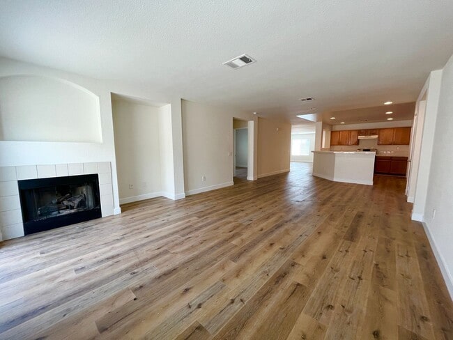 Building Photo - Excellent Location! All New Flooring, New Paint, New Blinds