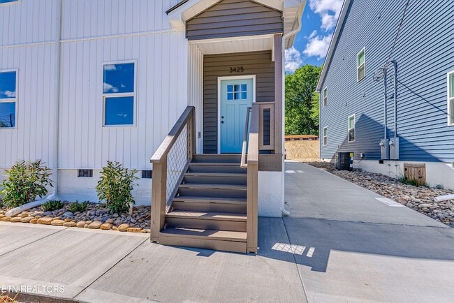 Building Photo - 3425 Garden Dr
