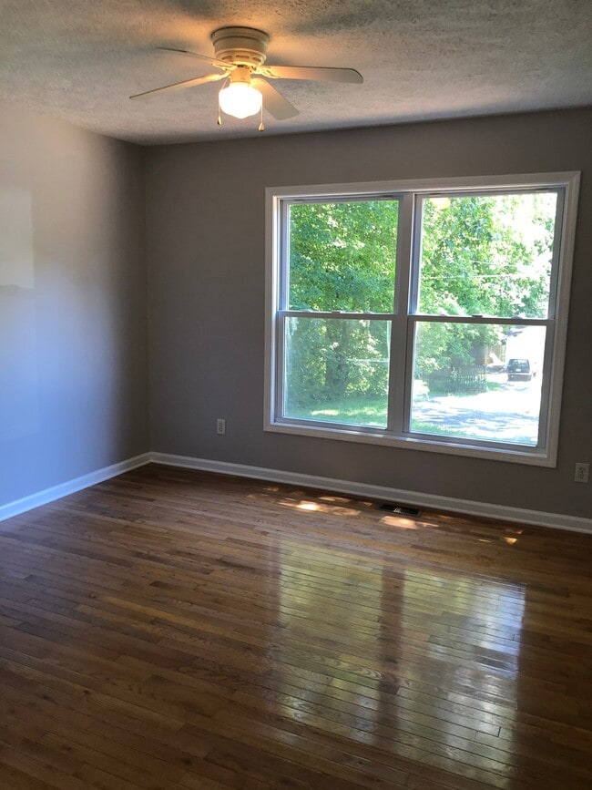Building Photo - 1041 Hilltop Dr