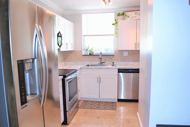 Building Photo - 917 N Flagler Dr