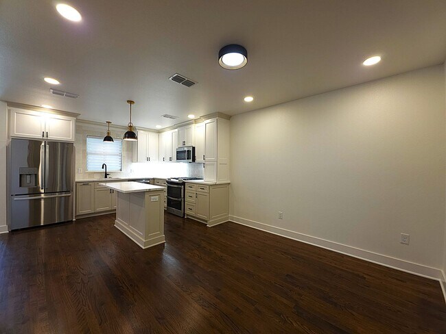 Foto del edificio - Lease this fully remodeled sanctuary – where modern luxury meets timeless East Texas charm!
