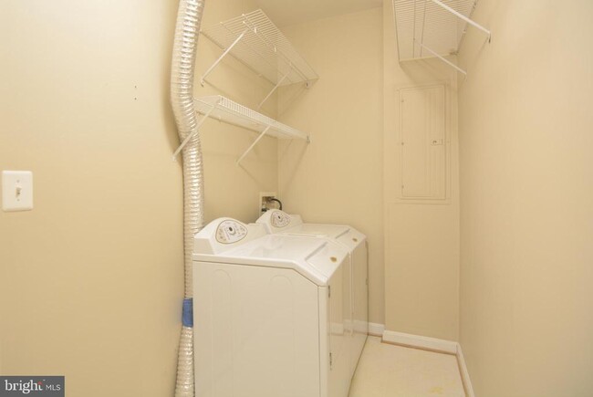 Building Photo - 13991 Sawteeth Way
