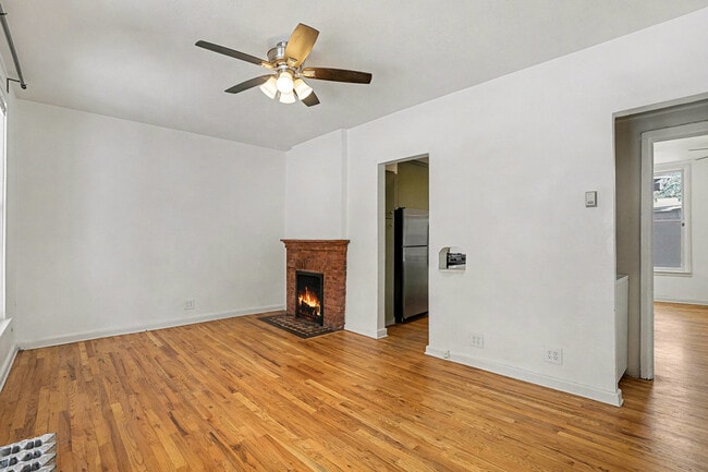 Living room - 2122 Hooker St