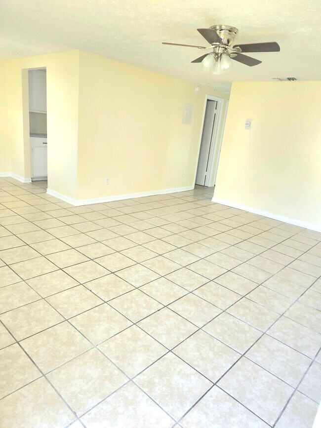 all tile floors - 2701 beech st #a