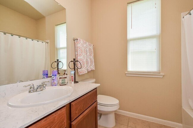 Foto del edificio - 13102 Lucy Grove Ln