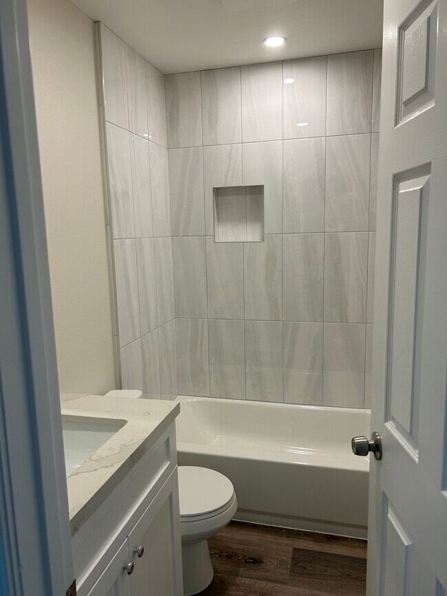 Foto del edificio - 8165 Laguna Ct