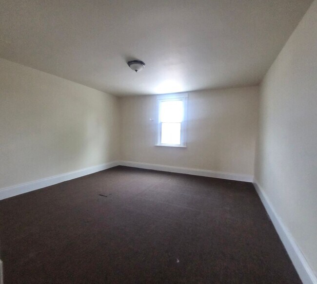 Foto del edificio - 5 Bedroom House For Rent