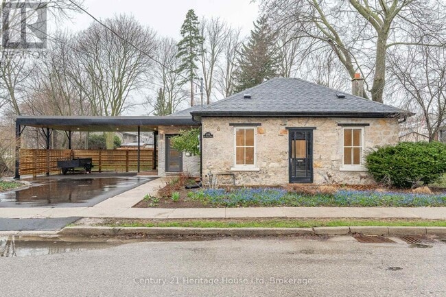 Building Photo - 226 Exhibition St