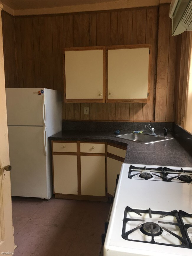 Building Photo - 3 br, 1 bath Apartment - 95 Brooklyn Ave