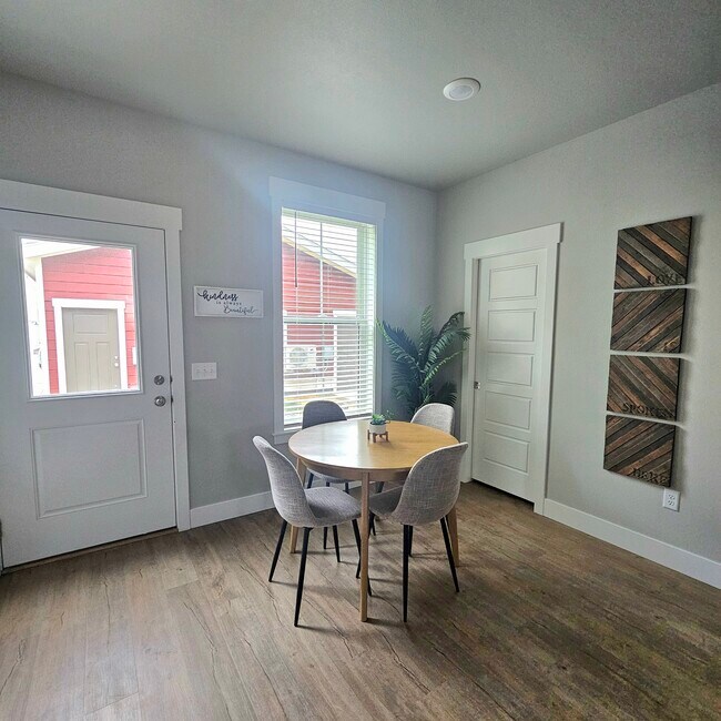 Foto del edificio - 6133 Farmstead Ave