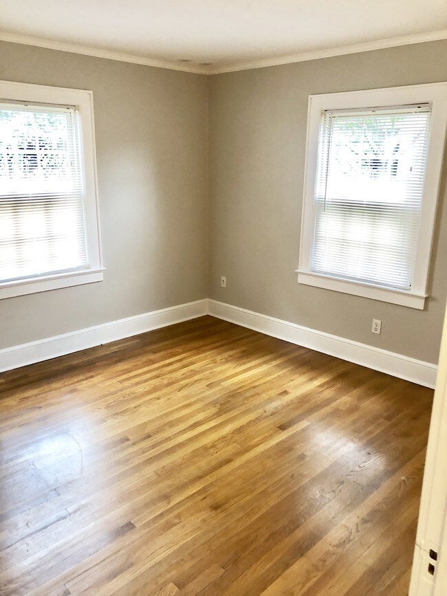 1st floor Bedroom - 17 Division St