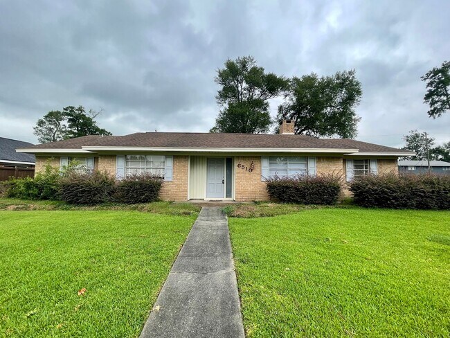 Foto del edificio - 6510 Daisy Dr