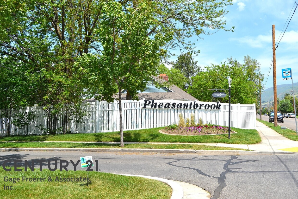 Primary Photo - 77 Pheasantbrook Cir