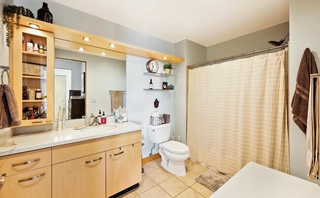 Building Photo - 309 W Washington Ave