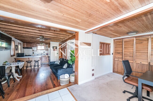 Building Photo - 5840 Quaker Pky