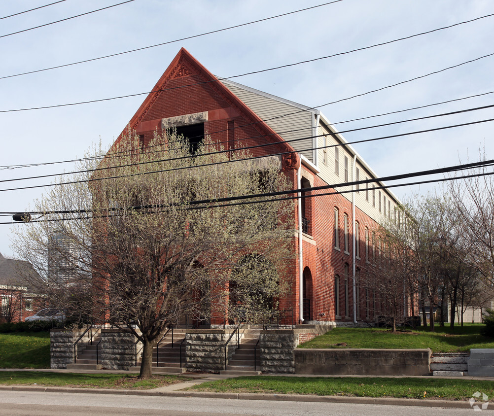 Primary Photo - 550 Fletcher Ave