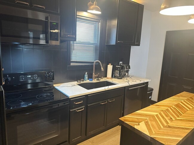 Building Photo - Beautifully Remodeled 2-Bedroom with Bonus...