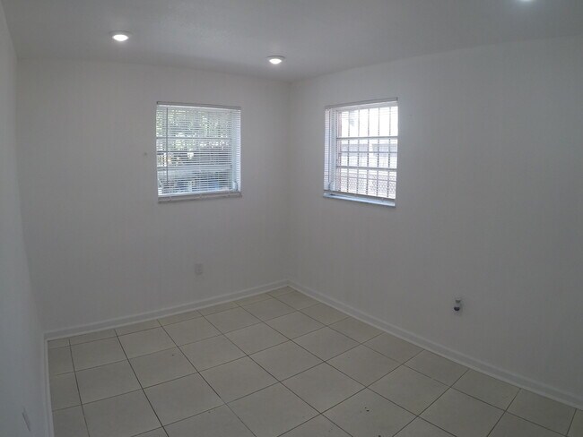Foto del edificio - 945 SW 4th St