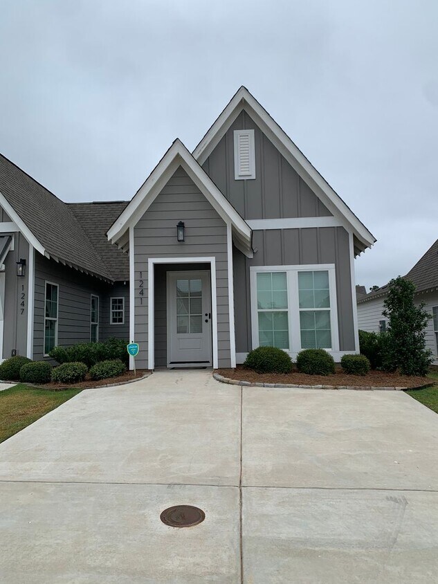 Primary Photo - Fox Run Village Twin Home
