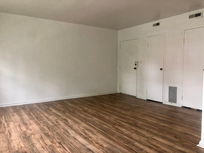 Building Photo - Villa View Apartments